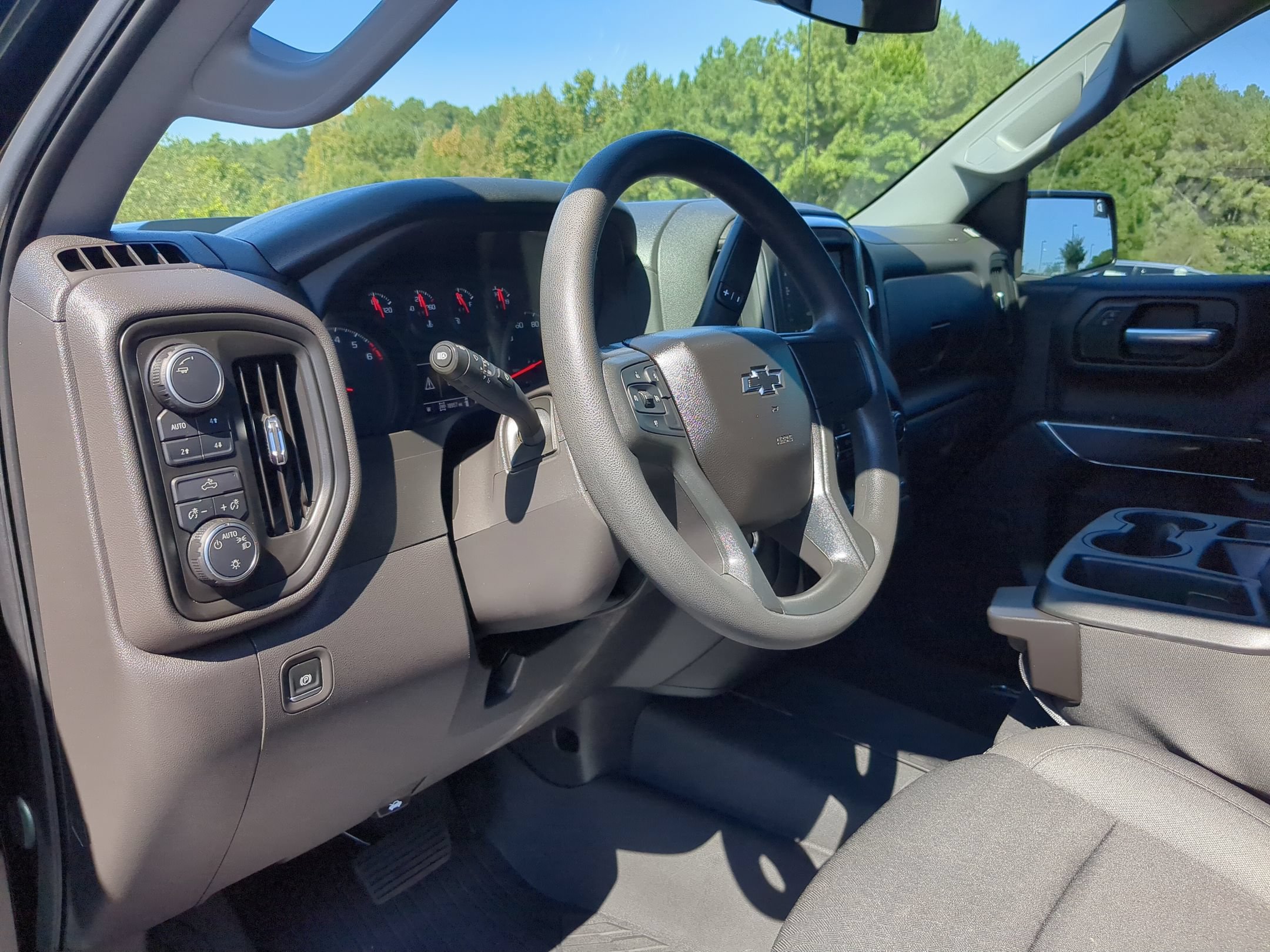 Used 2025 Chevrolet Silverado 1500 Custom Trail Boss w/ Midnight Edition AWD/4WD image 13