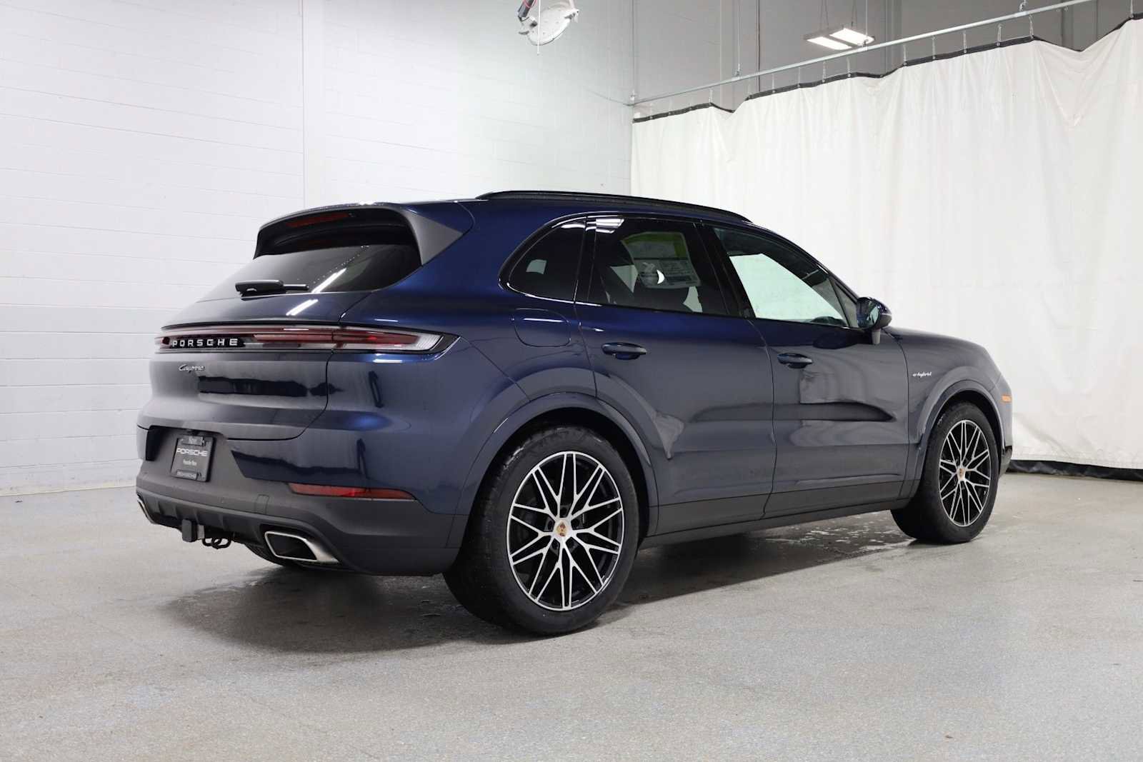 New 2026 Porsche Cayenne E-Hybrid AWD/4WD image 8