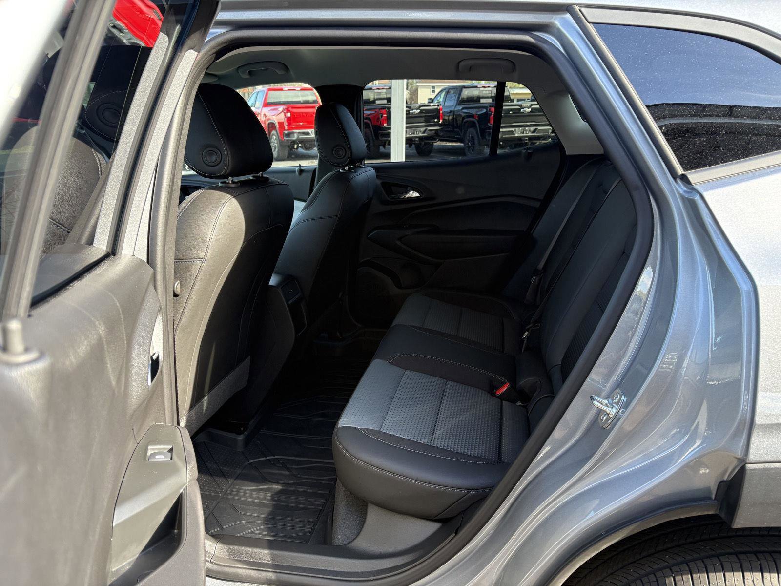 Used 2026 Chevrolet Trax LT w/ Driver Confidence Package FWD image 8