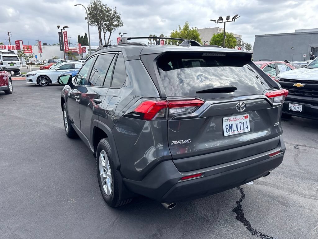 Used 2019 Toyota RAV4 XLE w/ Carpet Mat Package FWD image 6