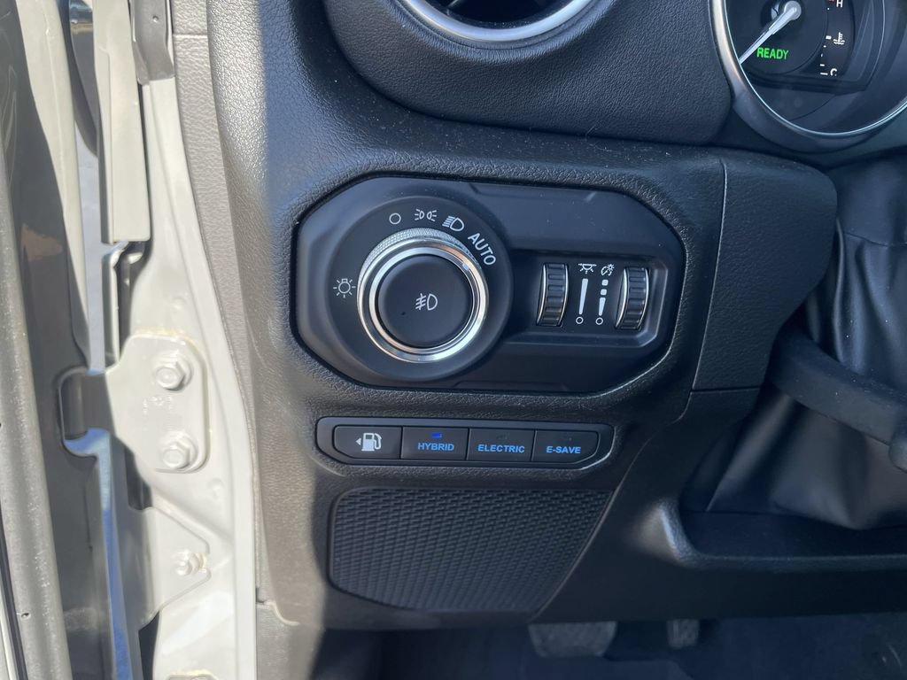 Used 2022 Jeep Wrangler Unlimited Sahara w/ Cold Weather Group AWD/4WD image 18