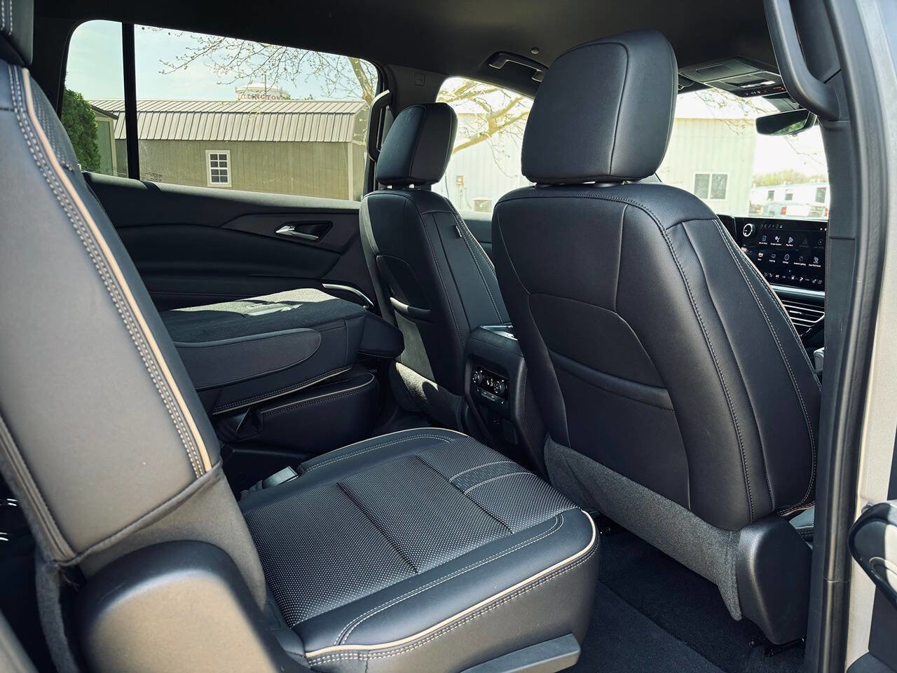 Used 2025 Chevrolet Traverse High Country image 17