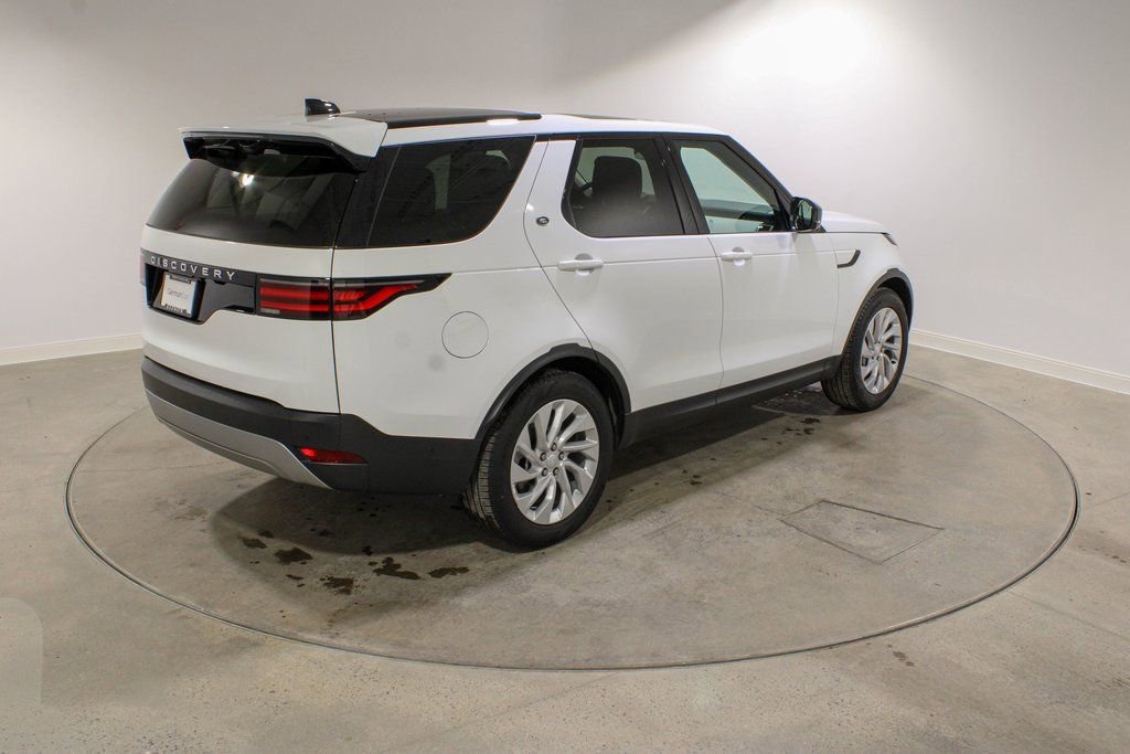Used 2025 Land Rover Discovery S image 5