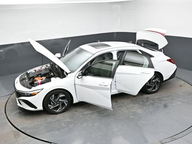 Used 2024 Hyundai Elantra Limited image 37