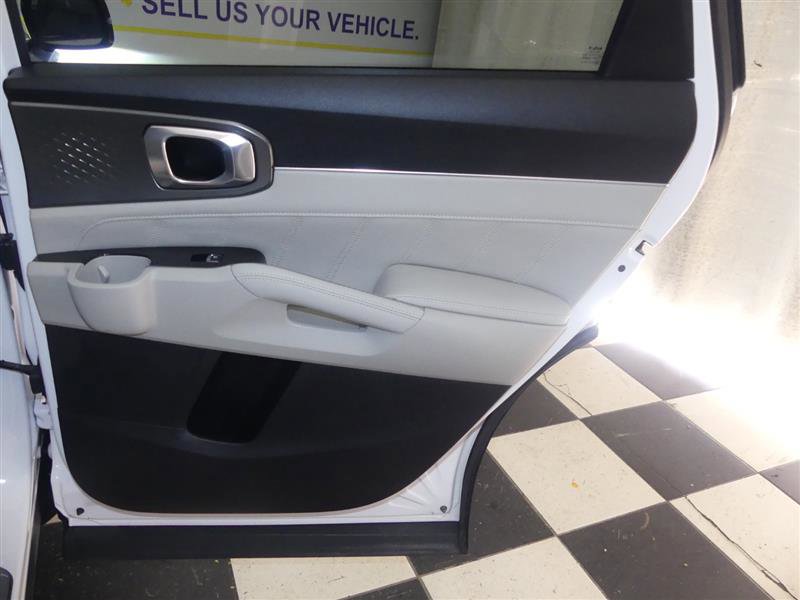 Used 2023 Kia Sorento SX image 32