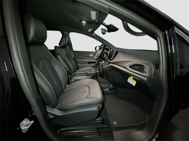 New 2026 Chrysler Pacifica Select image 32