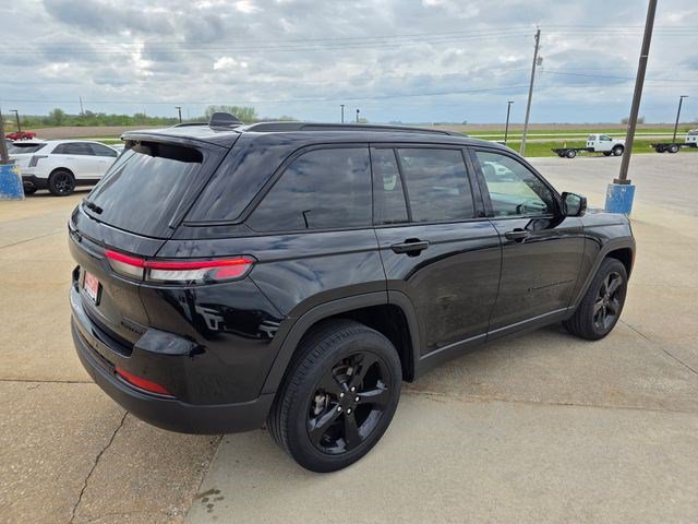 Certified 2023 Jeep Grand Cherokee Limited w/ Luxury Tech Group II AWD/4WD image 8