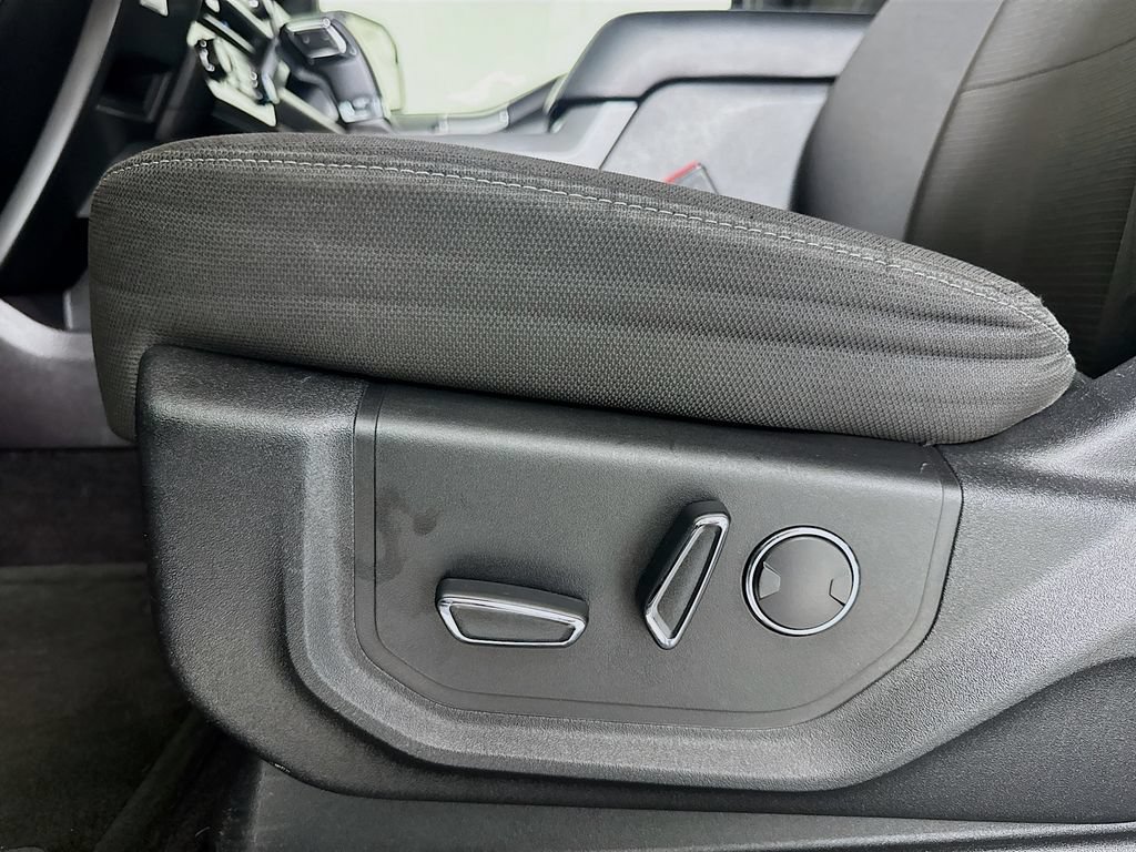 Used 2016 Ford F150 XLT w/ Equipment Group 302A Luxury AWD/4WD image 18