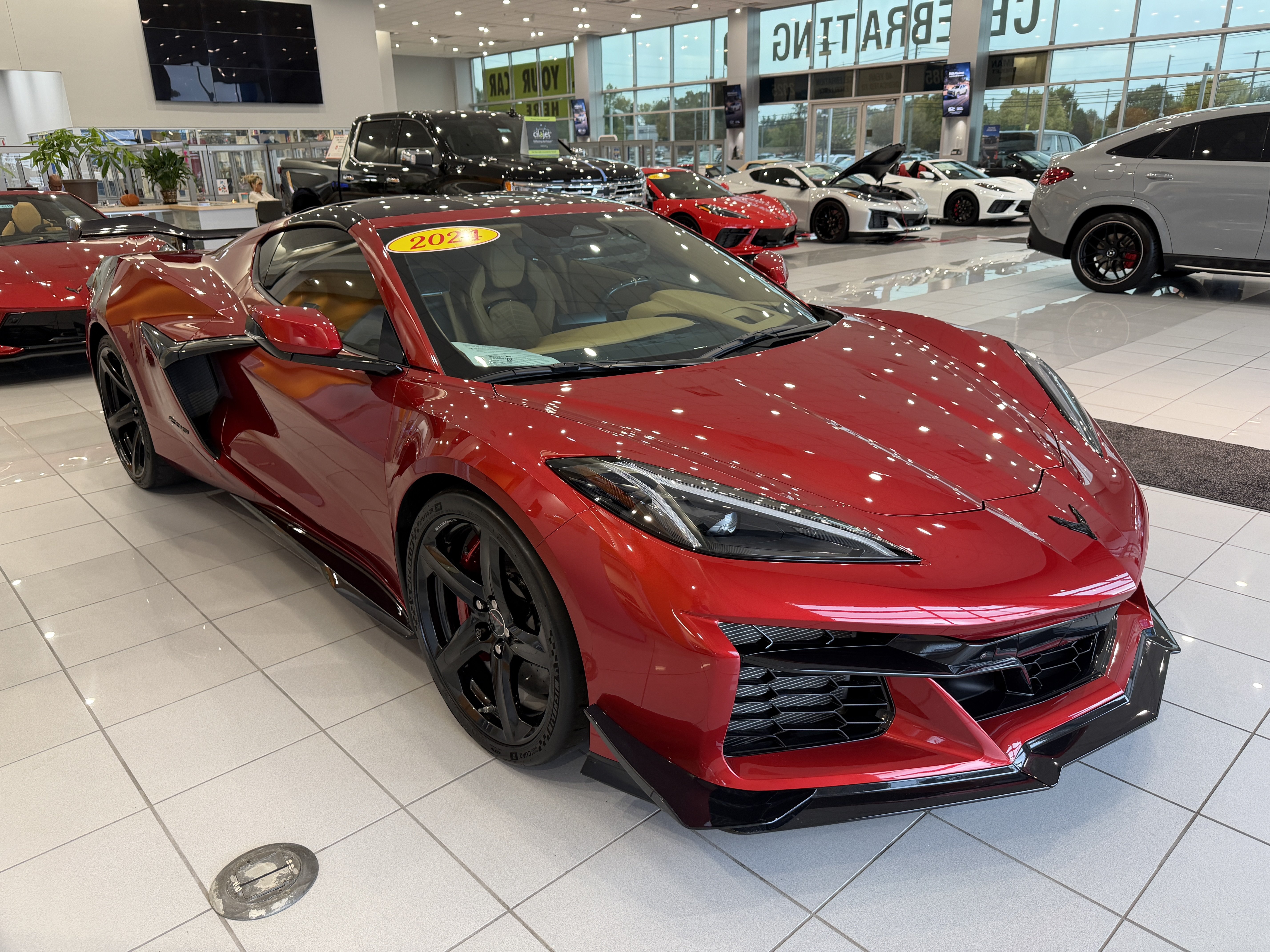 Used 2024 Chevrolet Corvette Z06 w/ Z07 Performance Package RWD image 2