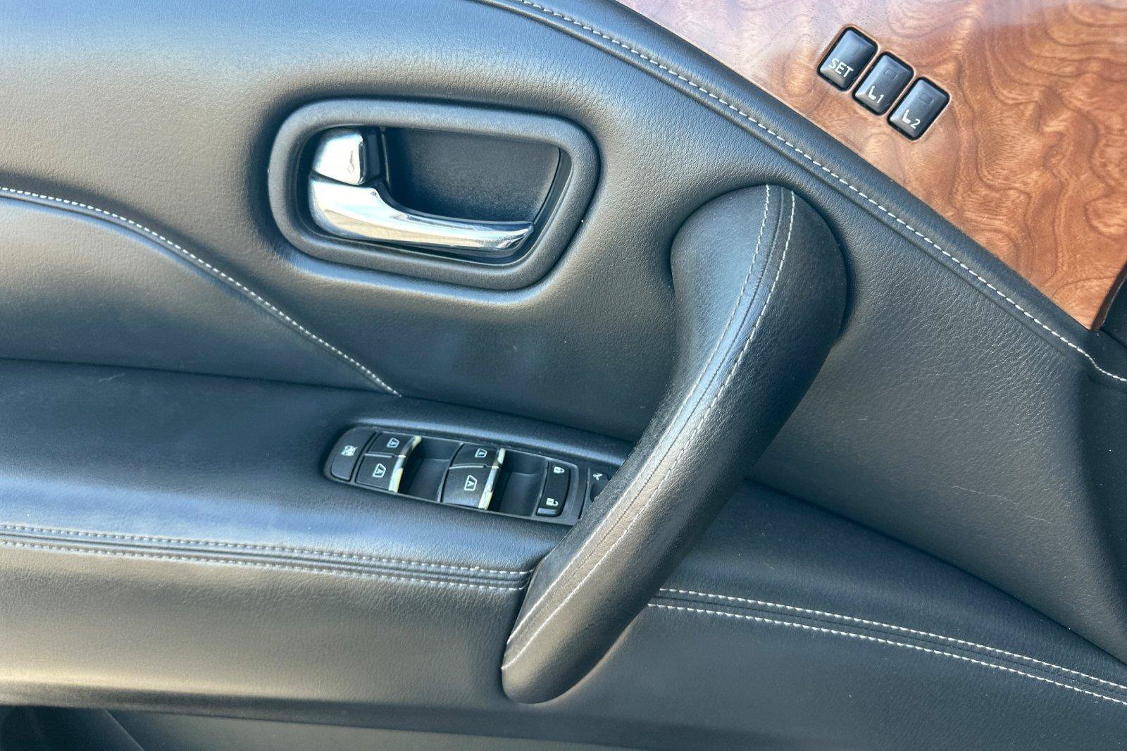Used 2018 INFINITI QX80 4WD w/ Driver Assistance Package image 11