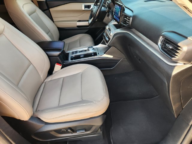 Used 2023 Ford Explorer XLT RWD image 14