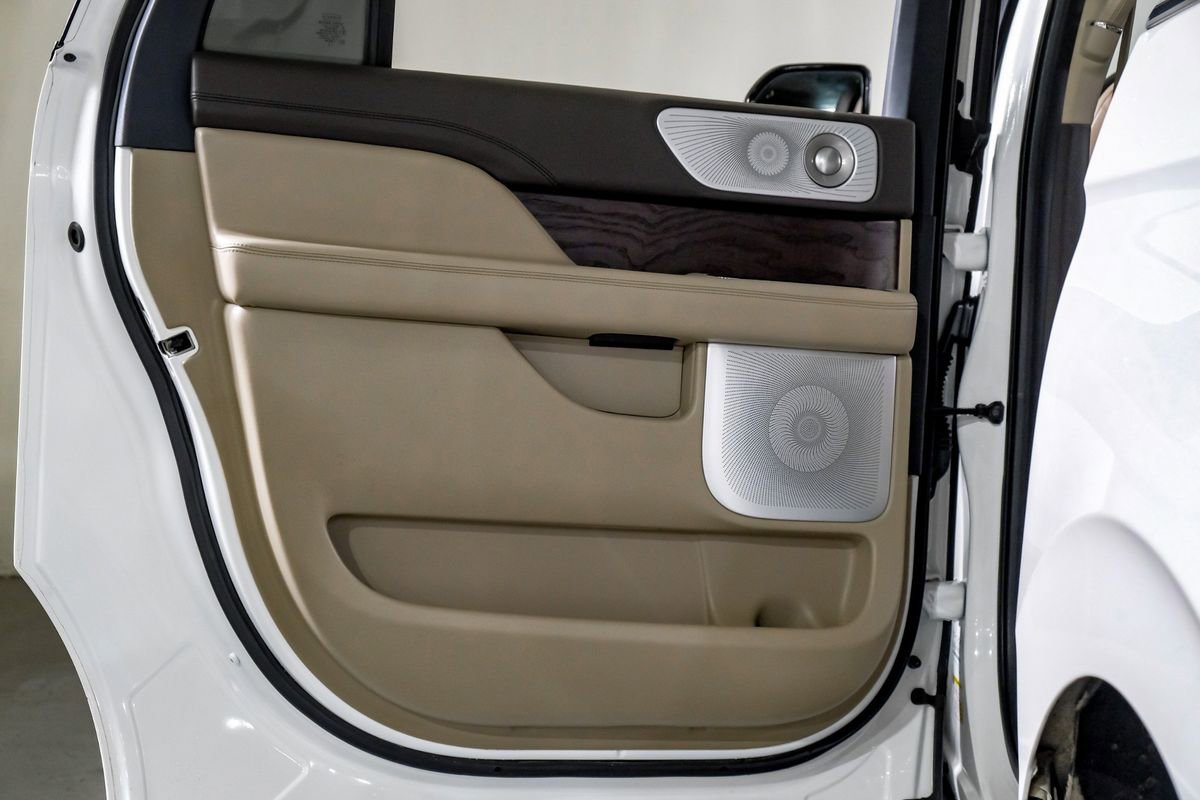 Used 2023 Lincoln Navigator L Reserve AWD/4WD image 38