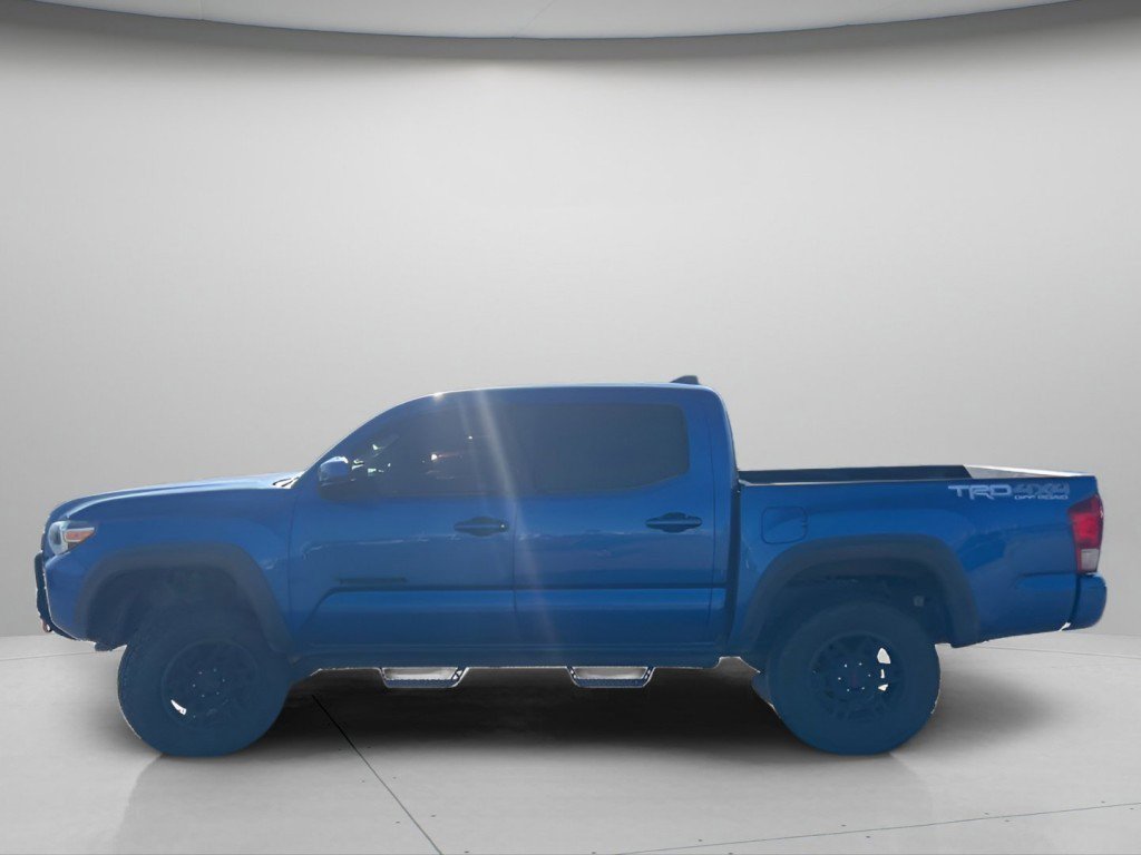 Used 2017 Toyota Tacoma TRD Off-Road AWD/4WD image 13