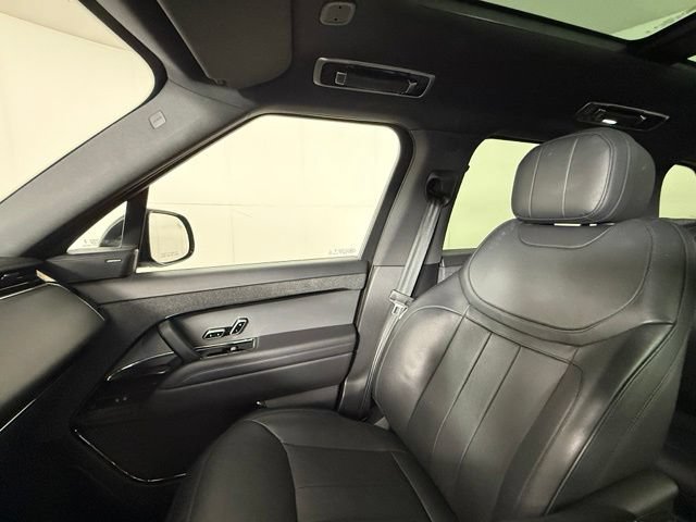 Used 2025 Land Rover Range Rover Sport SE AWD/4WD image 17