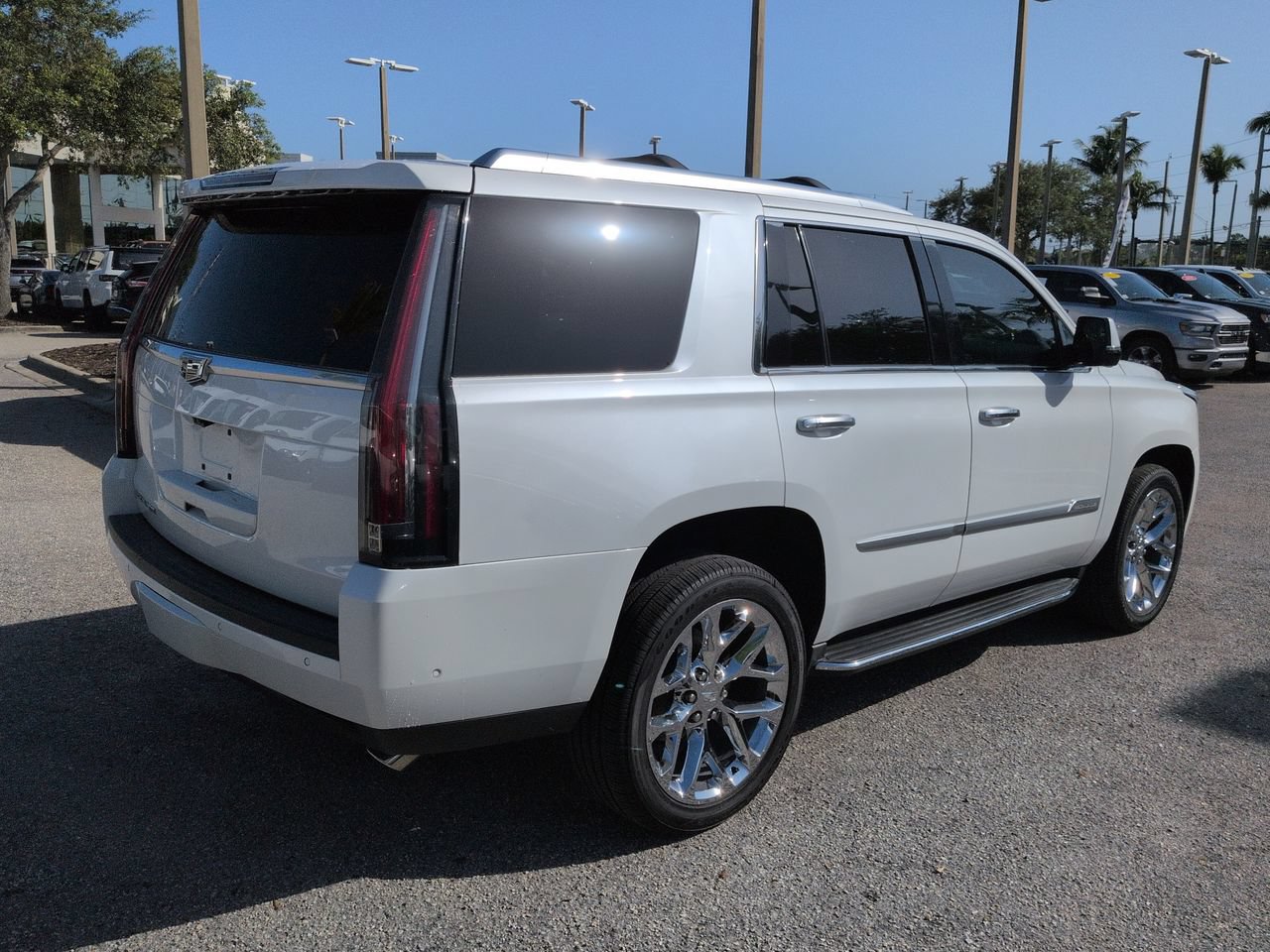 Used 2018 Cadillac Escalade Luxury RWD image 5
