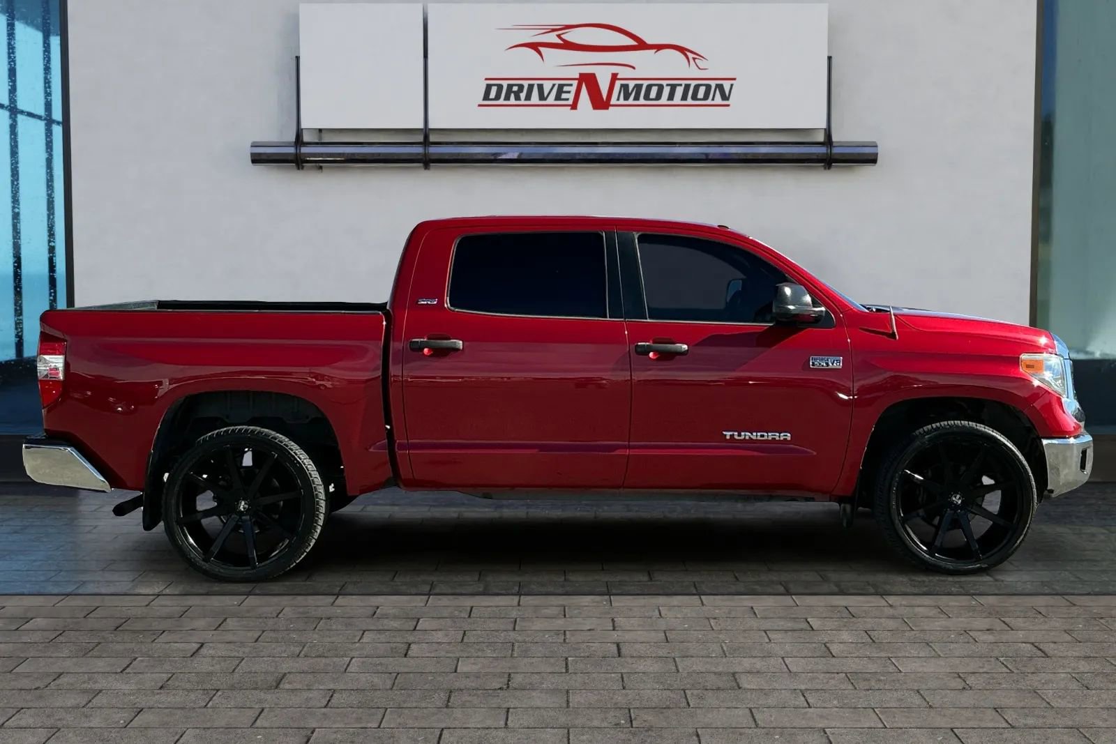 Used 2017 Toyota Tundra SR5 image 2