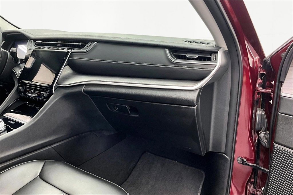 Used 2023 Jeep Grand Cherokee Limited w/ Black Appearance Package image 17