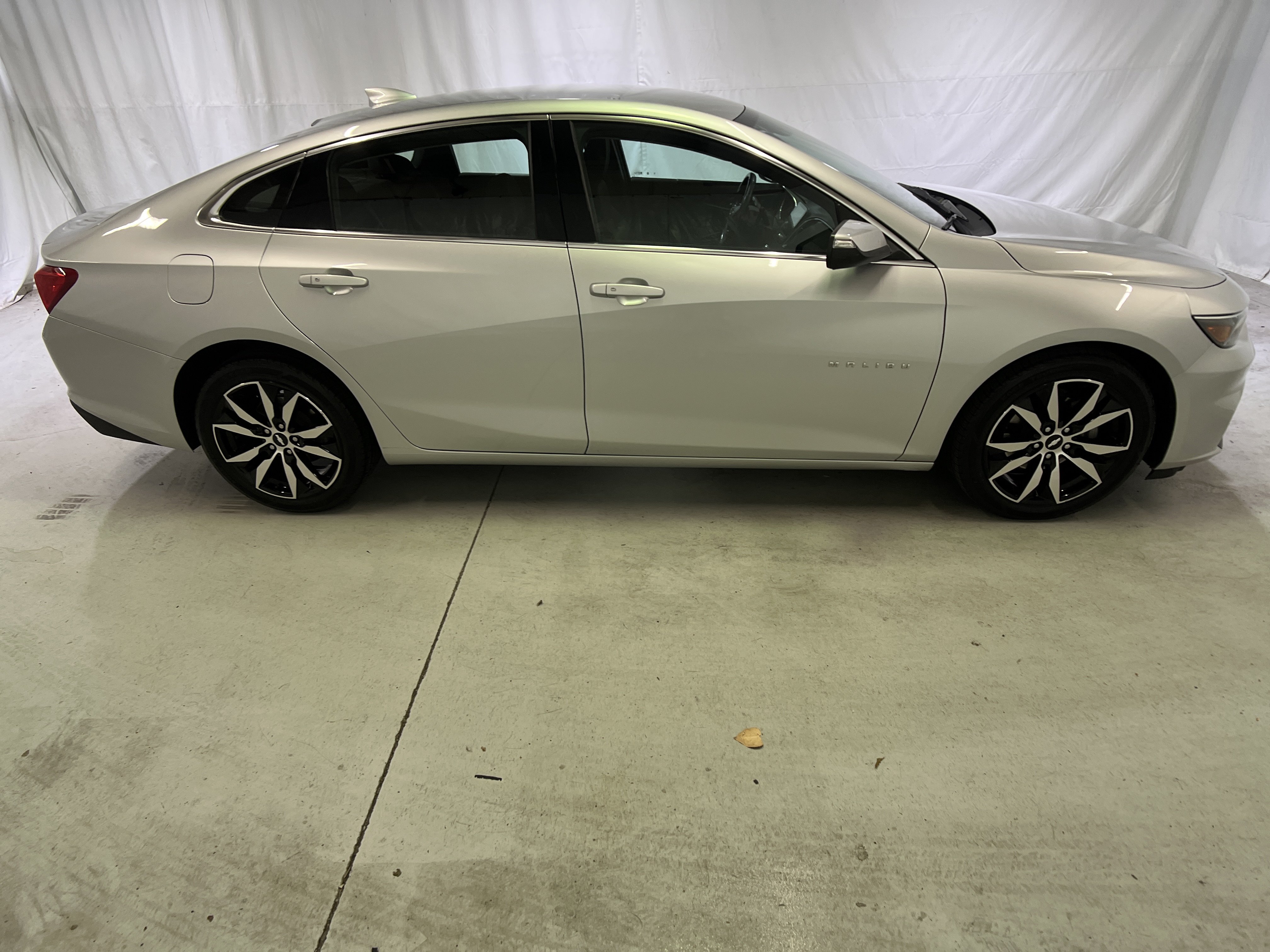 Certified 2018 Chevrolet Malibu LT FWD image 12
