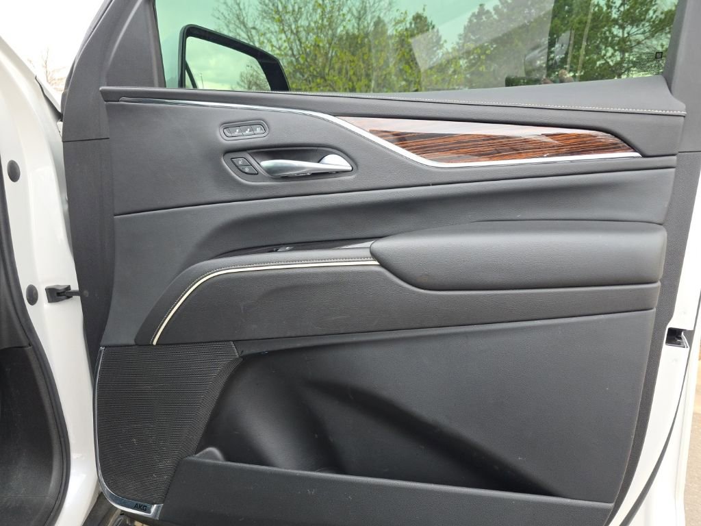 Used 2021 Cadillac Escalade Premium Luxury w/ LPO, Illumination Package image 23