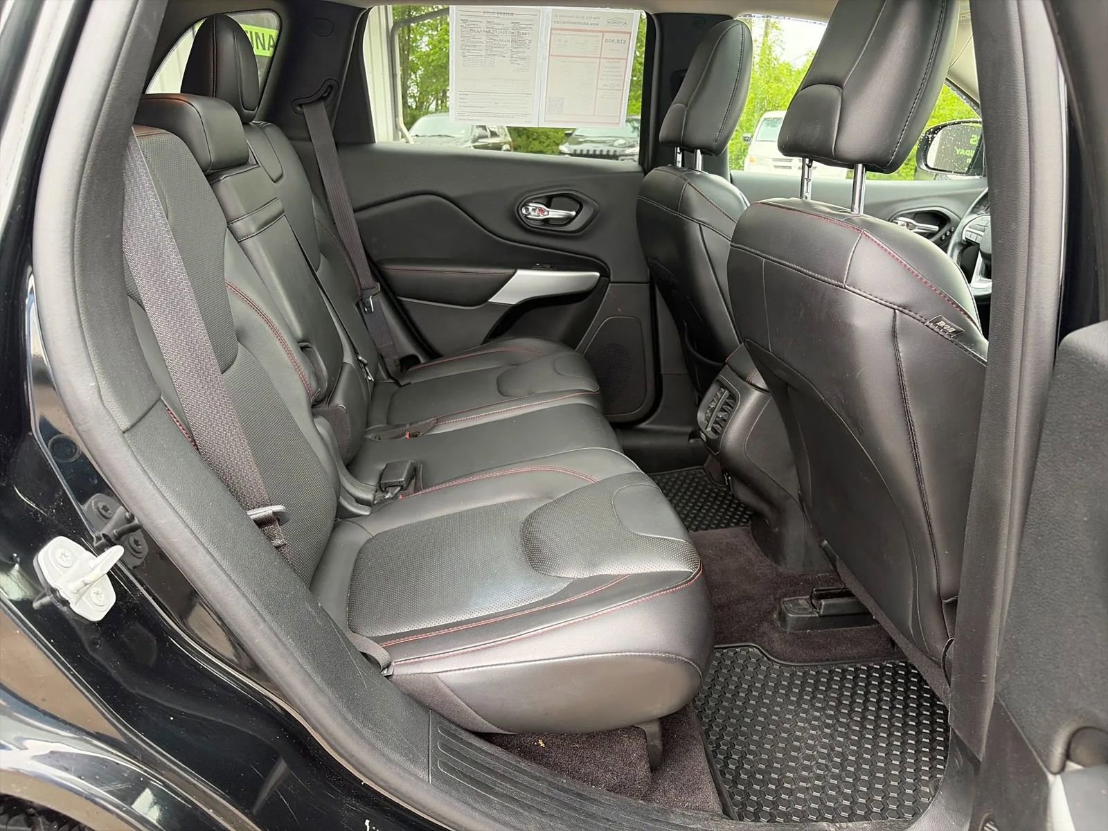 Used 2018 Jeep Cherokee Trailhawk AWD/4WD image 25