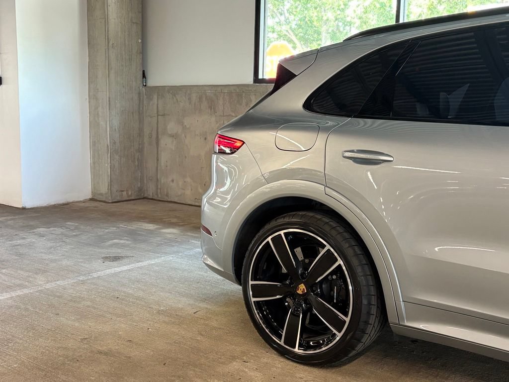 Used 2023 Porsche Cayenne Turbo S AWD/4WD image 10