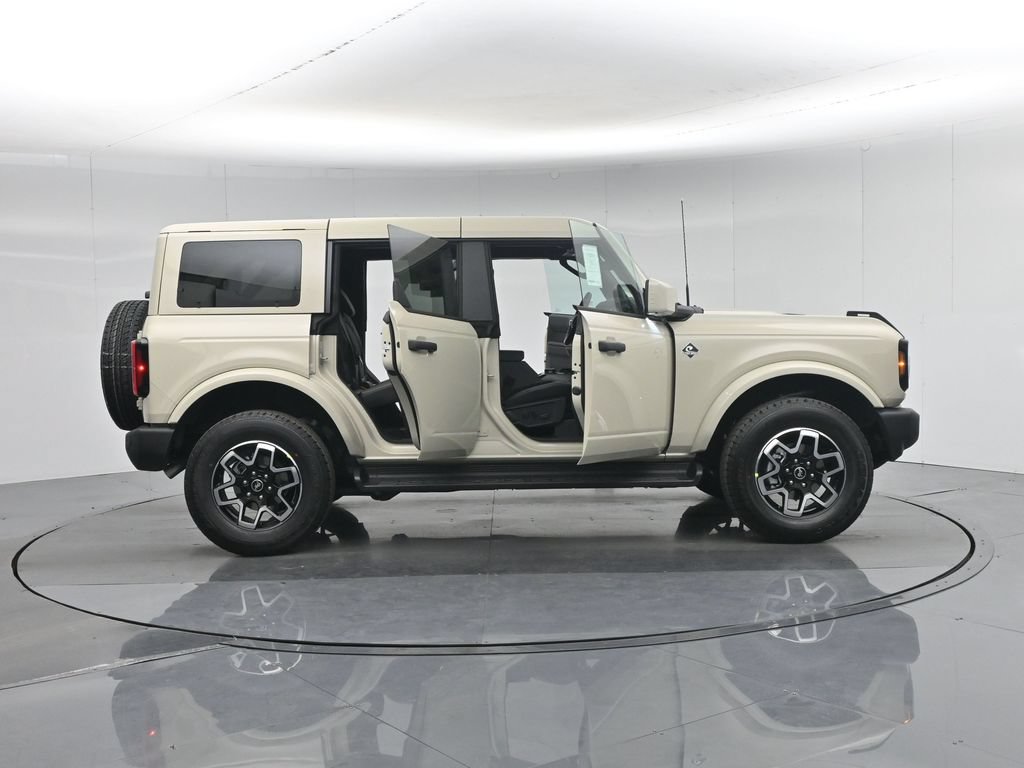 New 2026 Ford Bronco Outer Banks AWD/4WD image 4
