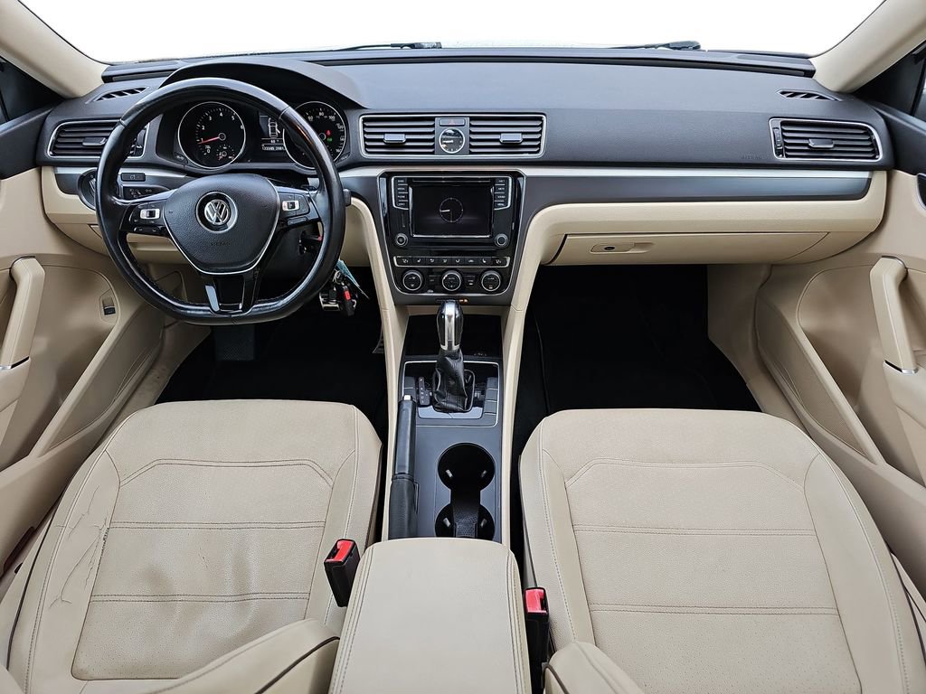 Used 2017 Volkswagen Passat 1.8T R-Line w/ R-Line Lighting Package image 10