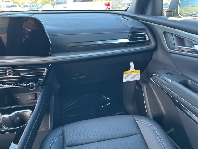 New 2026 Chevrolet Traverse LT w/ Enhanced Driving Package image 4