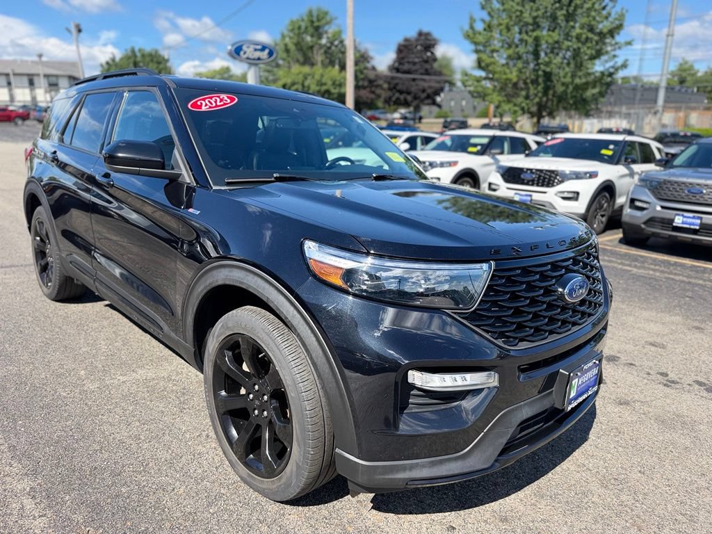 Used 2023 Ford Explorer ST-Line w/ Class IV Trailer Tow Package AWD/4WD image 12