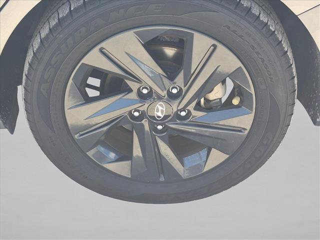 Used 2023 Hyundai Elantra SEL w/ Cargo Package FWD image 16
