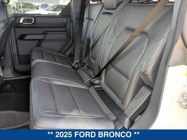 New 2025 Ford Bronco Badlands w/ Sasquatch Package AWD/4WD image 17