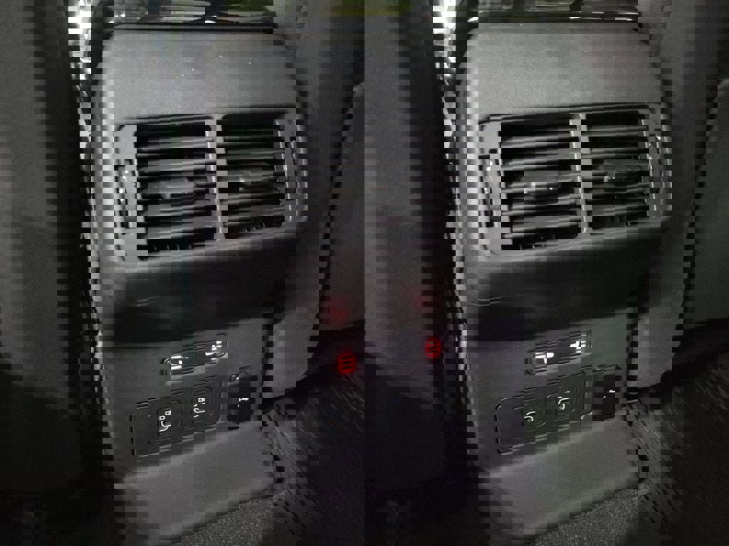 New 2026 Land Rover Range Rover Velar Dynamic SE image 23