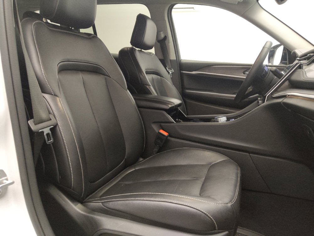 Used 2023 Jeep Grand Cherokee Limited w/ MOPAR Finishing Package AWD/4WD image 21