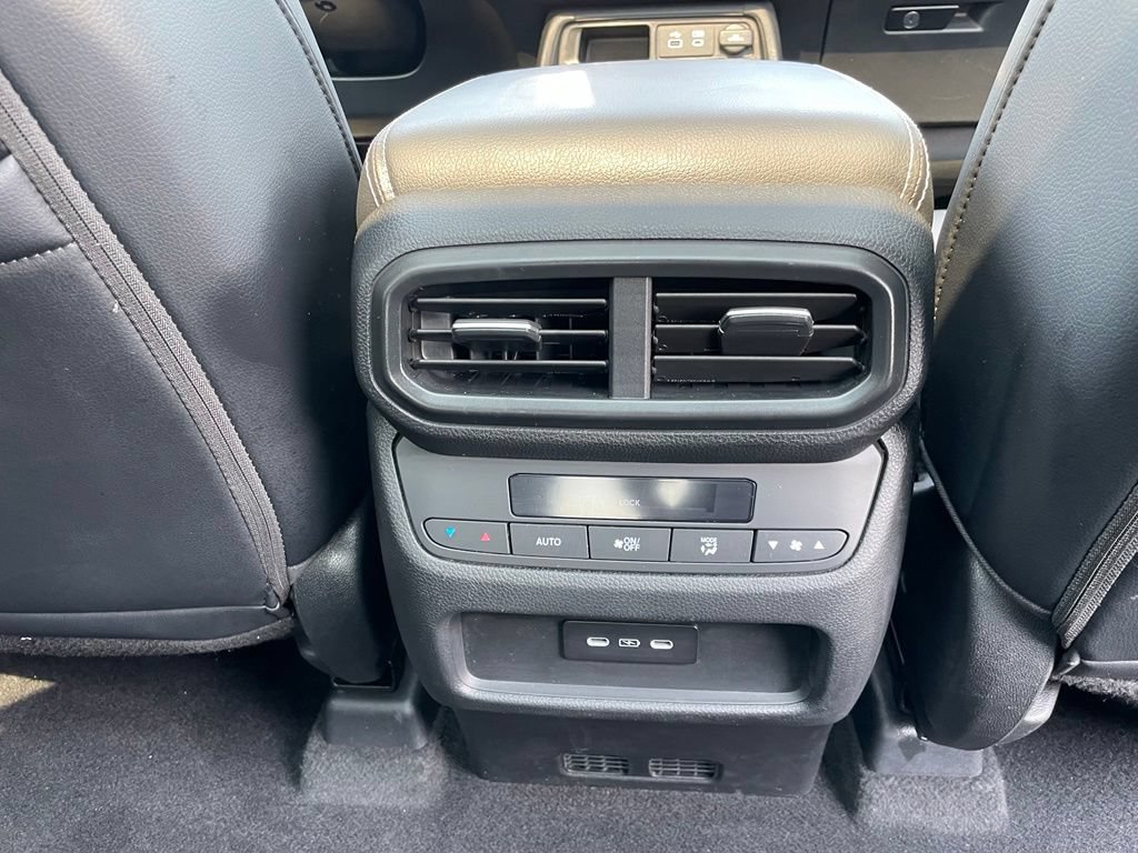 Certified 2025 Honda Pilot Touring image 38
