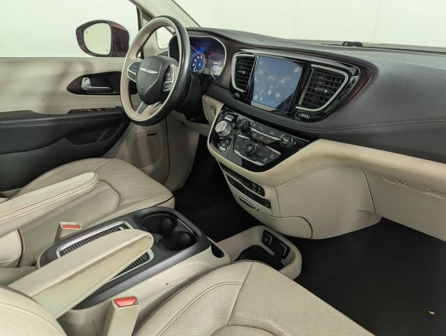 Used 2017 Chrysler Pacifica Limited FWD image 21