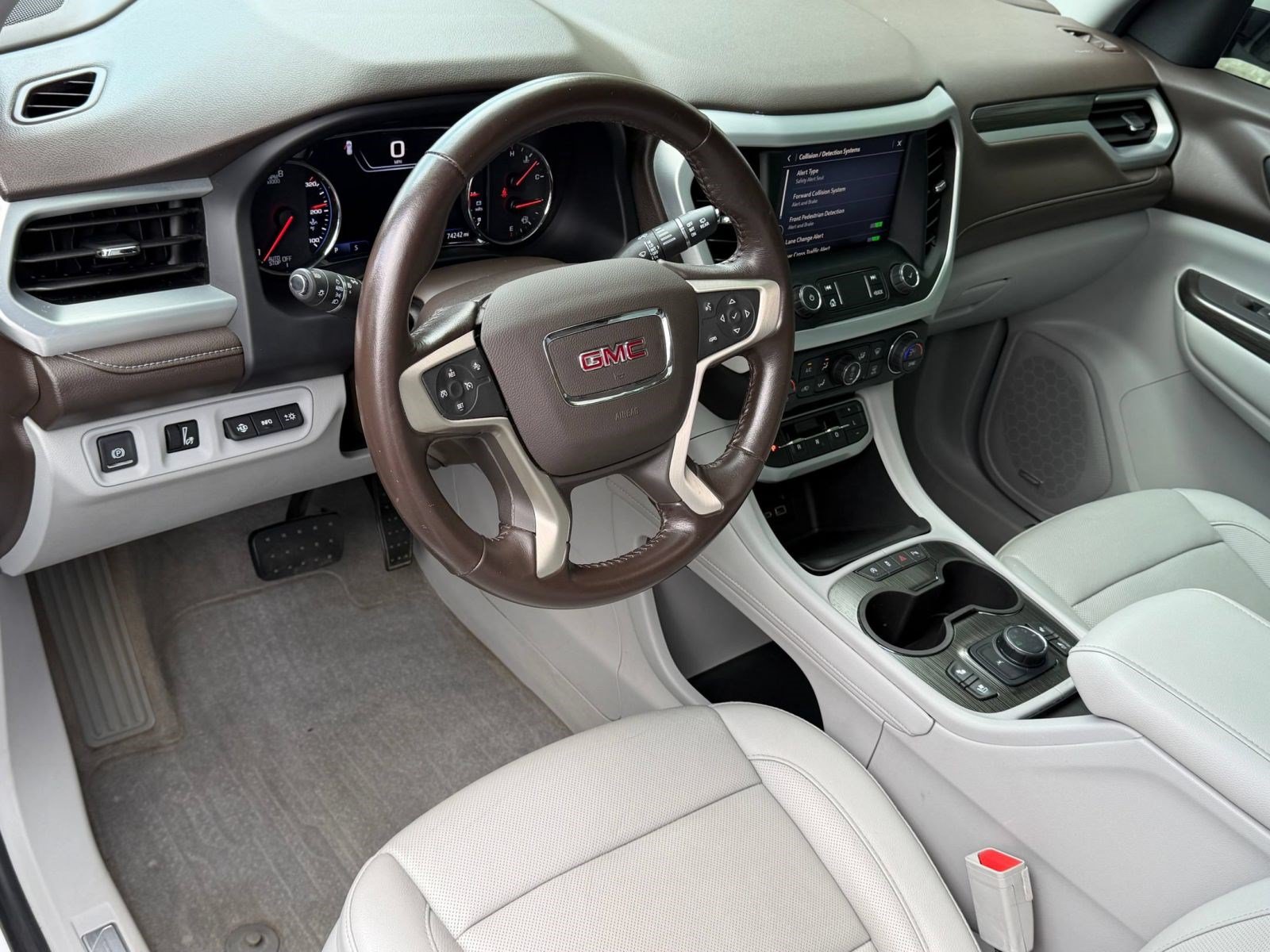 Used 2020 GMC Acadia SLT w/ Driver Alert Package II AWD/4WD image 4