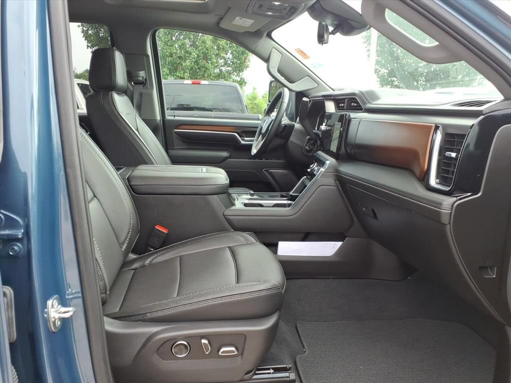 Used 2025 GMC Sierra 3500 Denali w/ Technology Package AWD/4WD image 17
