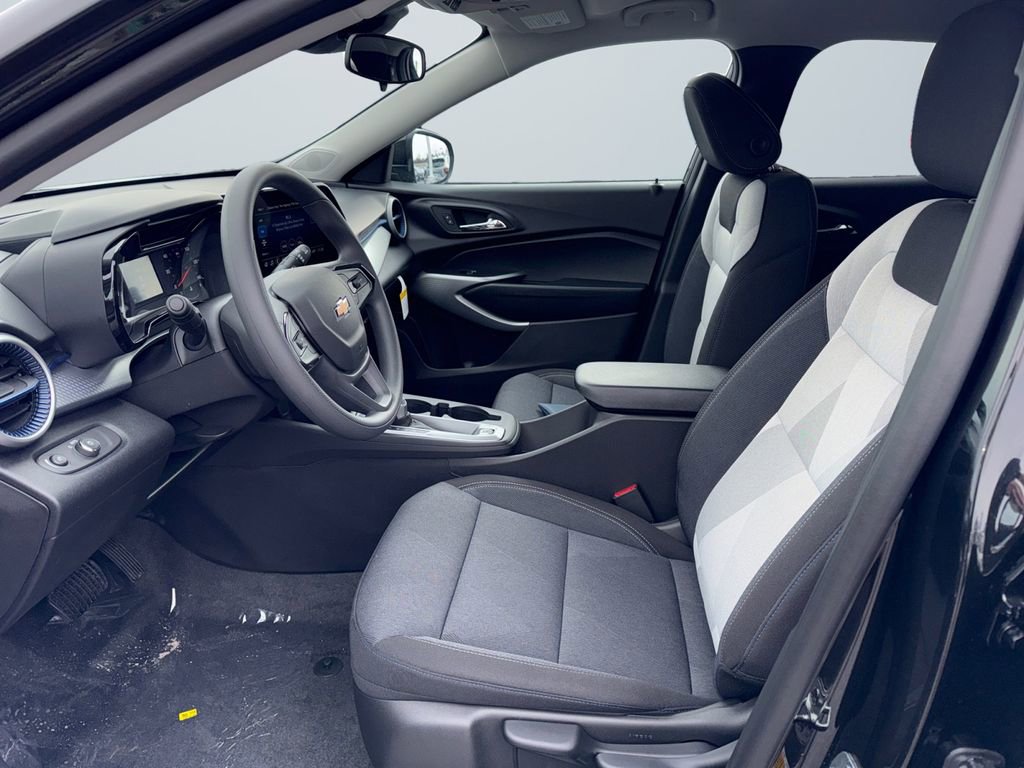 New 2026 Chevrolet Trax LS w/ LS Convenience Package FWD image 9
