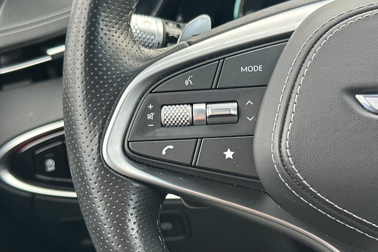 Used 2023 Genesis GV70 2.5T w/ Sport Prestige Package image 32