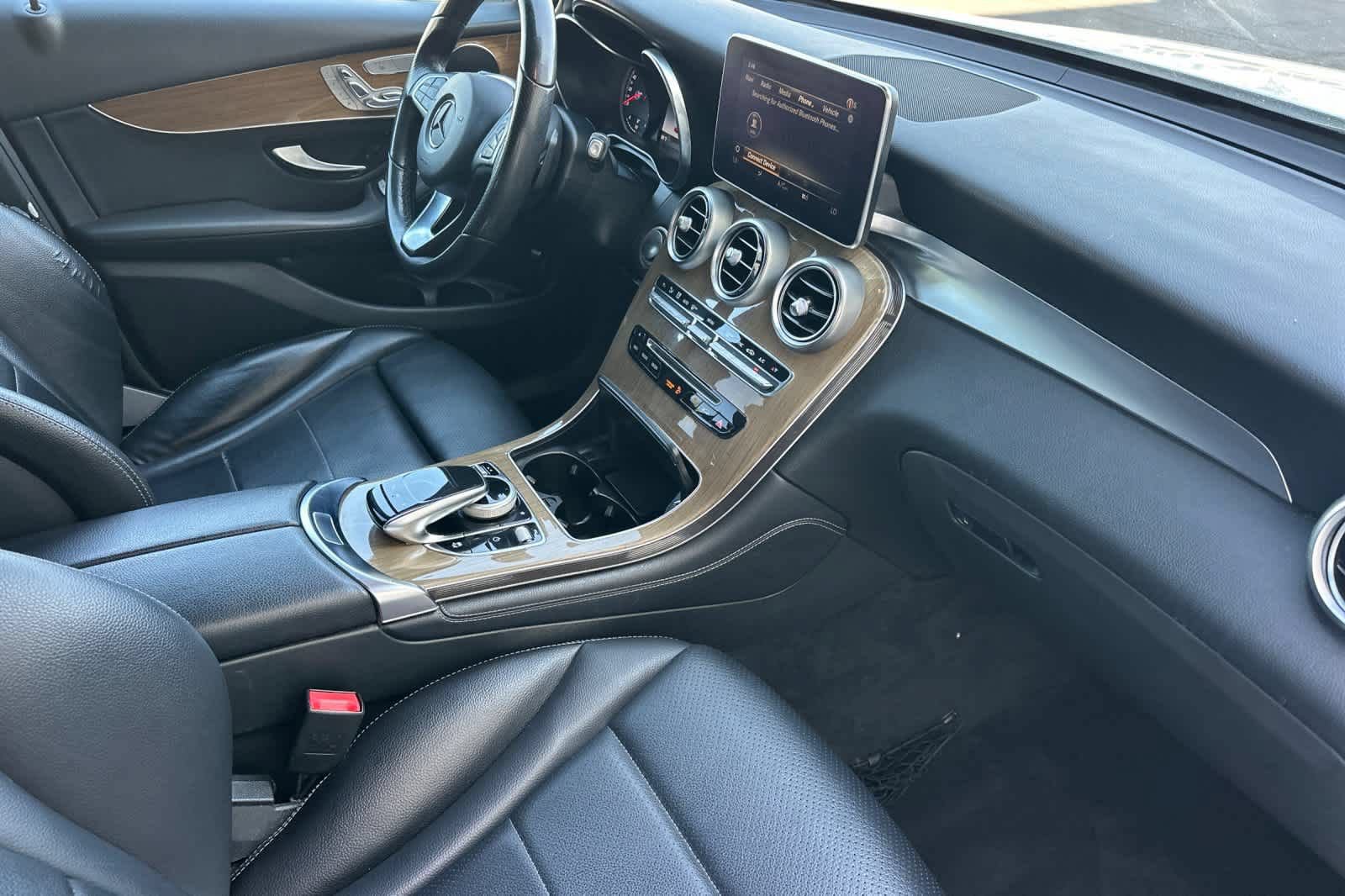 Used 2018 Mercedes-Benz GLC 300 4MATIC image 17