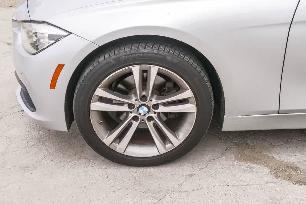 Used 2017 BMW 330i Sedan RWD image 5