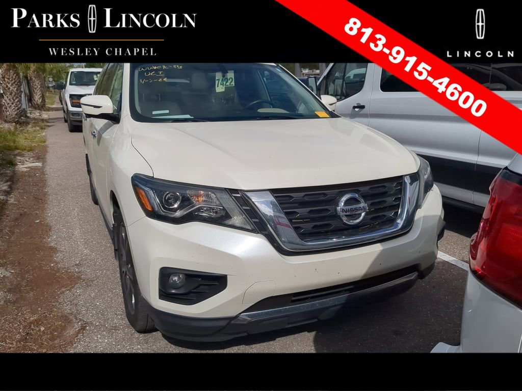 Used 2020 Nissan Pathfinder Platinum image 3