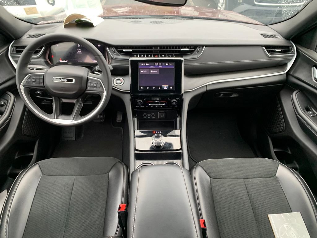 Used 2024 Jeep Grand Cherokee Altitude image 15