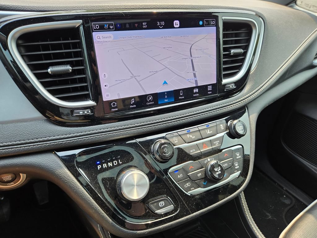 Used 2025 Chrysler Pacifica Limited FWD image 28