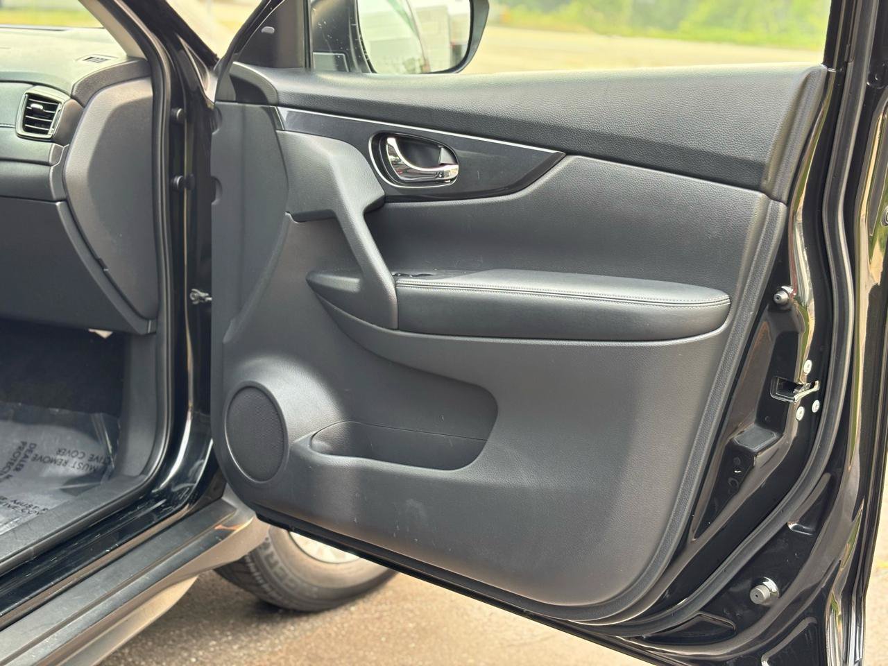 Used 2019 Nissan Rogue SV AWD/4WD image 38