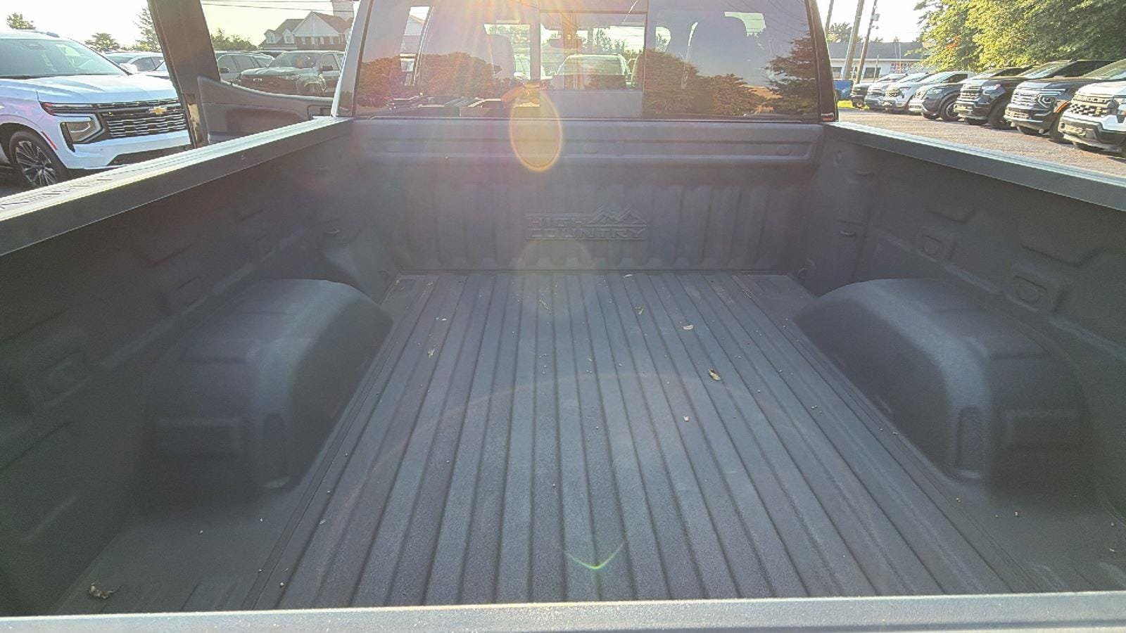 Used 2021 Chevrolet Silverado 1500 High Country w/ Technology Package AWD/4WD image 12