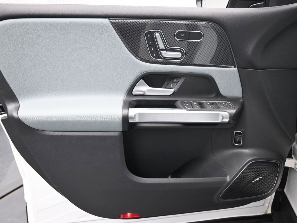 Used 2025 Mercedes-Benz GLB 35 AMG 4MATIC image 25