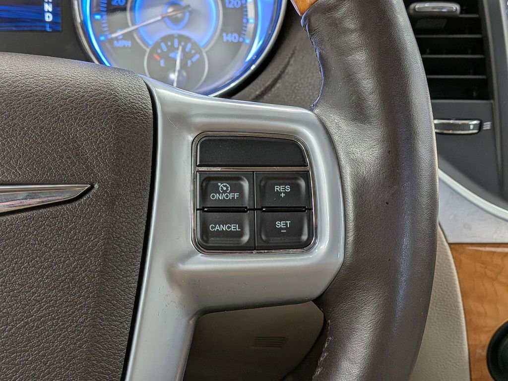 Used 2014 Chrysler 300 C image 20