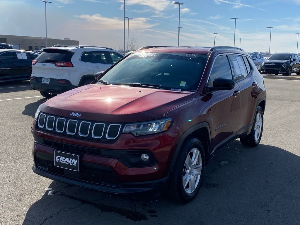 Used 2022 Jeep Compass Latitude FWD image 3