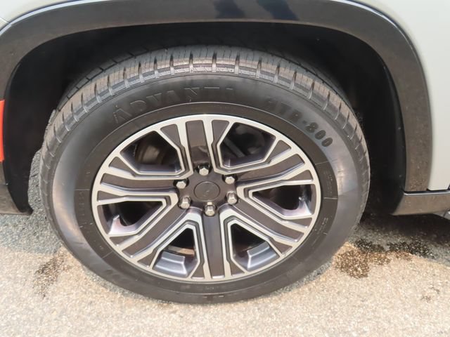 Used 2023 Jeep Wagoneer L Series II AWD/4WD image 16